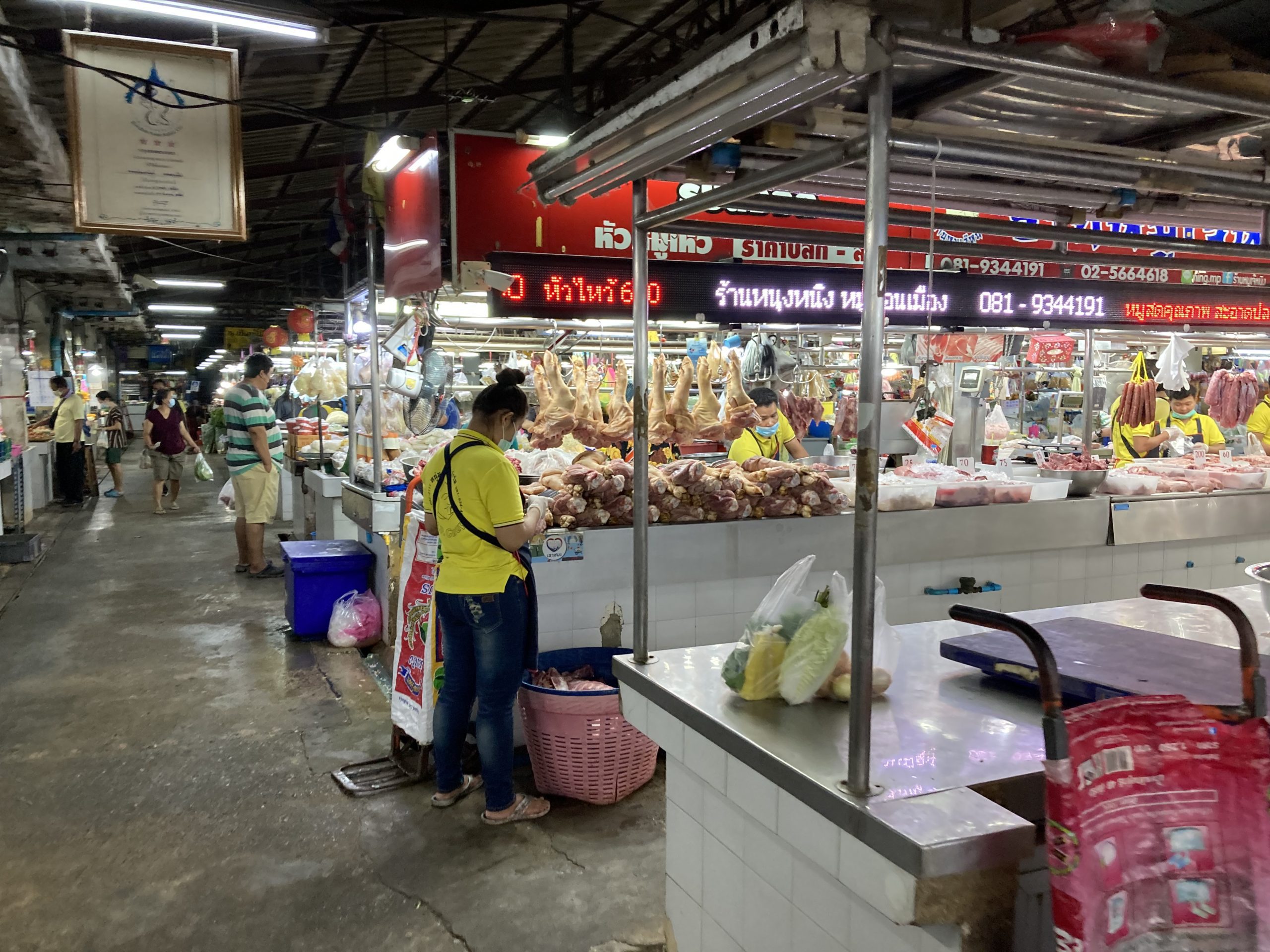 ドンムアン空港近くワタナーナン市場