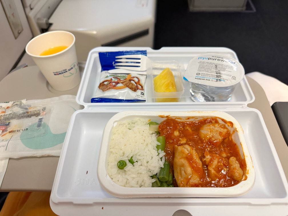 大韓航空　KE2118便の機内食（関空〜金浦）